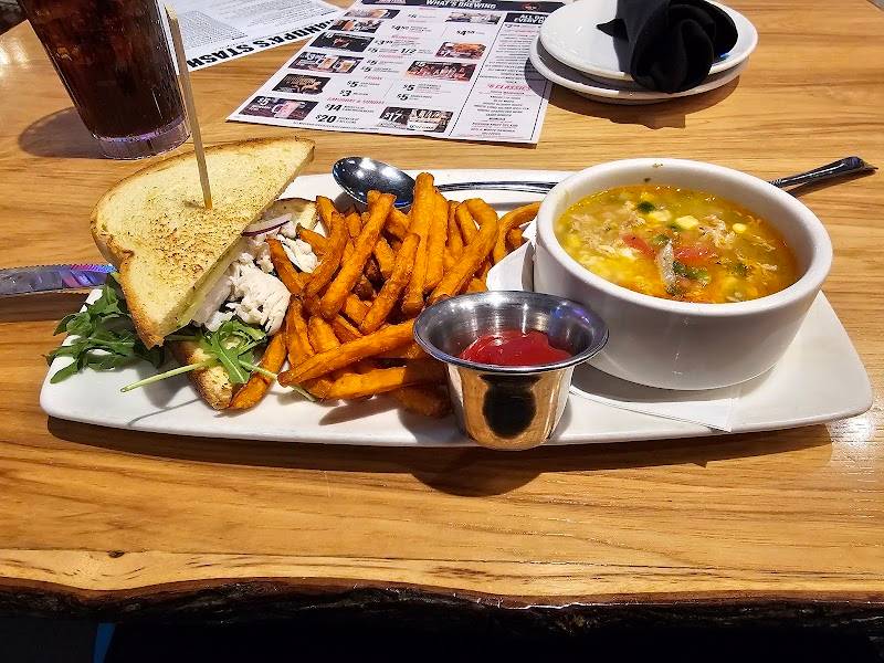 Twin Peaks restaurant in Albuquerque - photo 3