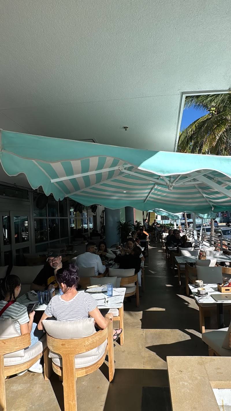 Front Porch Cafe restaurant in Miami Beach - photo 4
