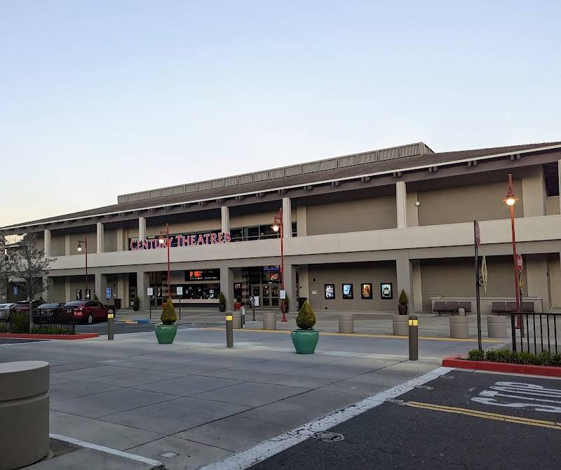 Cinemark Century Monterey 13 restaurant in Monterey - photo 2