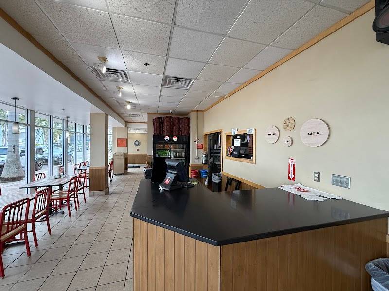 Pizza Hut restaurant in Miami Beach - photo 5