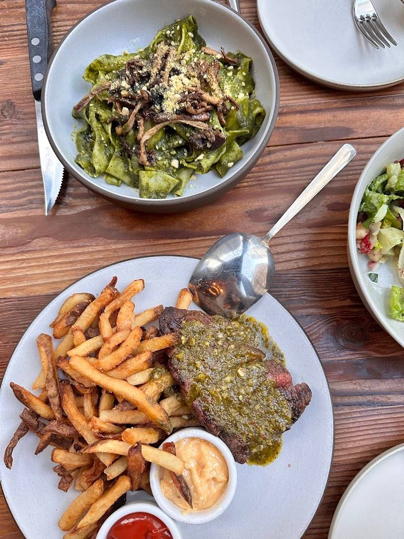 Purple Café and Wine Bar restaurant in Seattle - photo 4