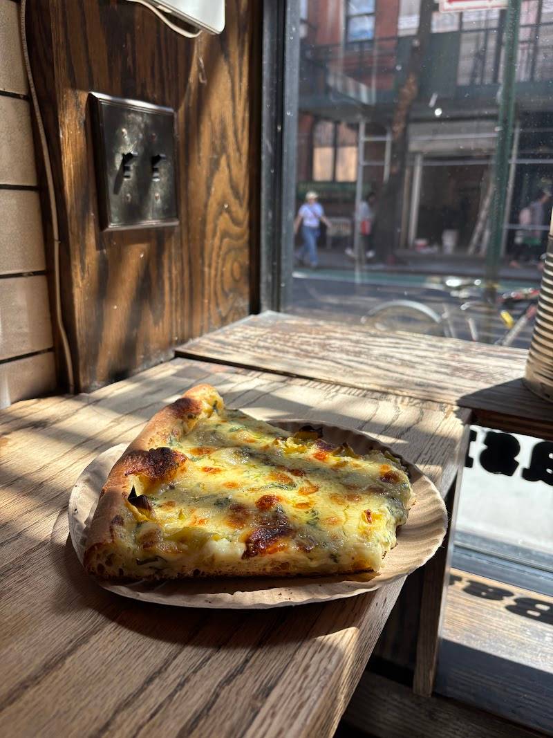 Artichoke Basille's Pizza restaurant in New York - photo 3