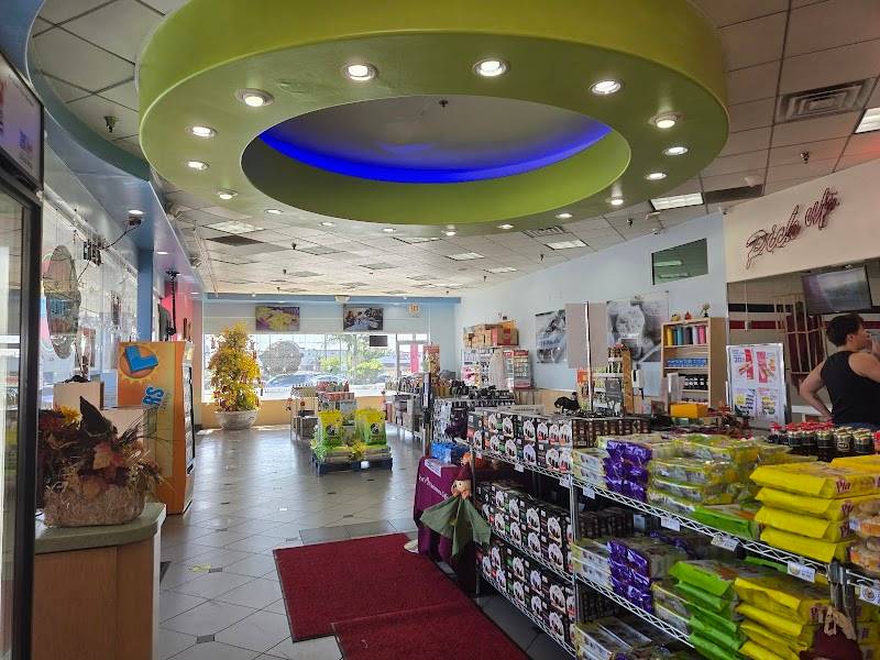 Lee's Sandwiches restaurant in Garden Grove - photo 3