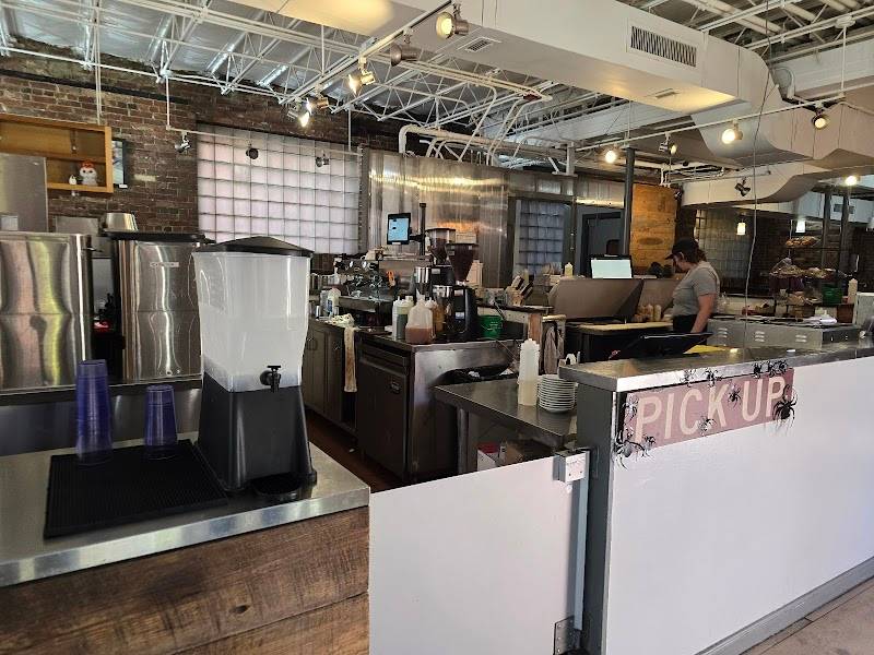 Bloc Cafe restaurant in Somerville - photo 3