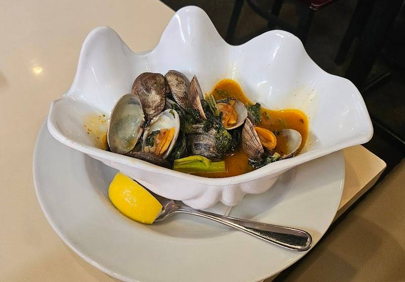 Uncle Bo's Pupu Bar & Grill restaurant in Honolulu - photo 5