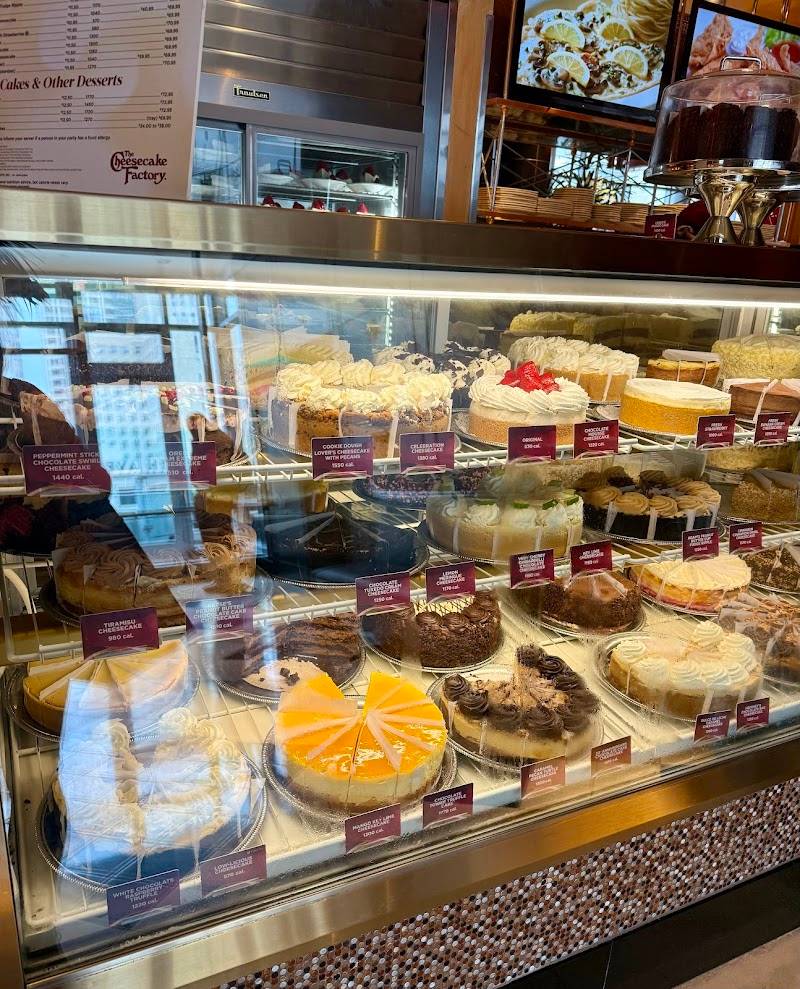 The Cheesecake Factory restaurant in San Francisco - photo 4