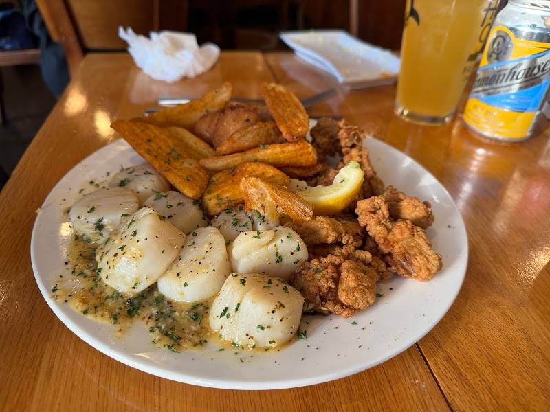 Hyman's Seafood restaurant in Charleston - photo 3