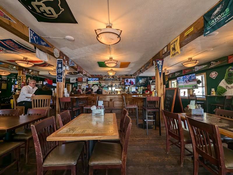 Cutty's Bar & Grill restaurant in Jackson - photo 4