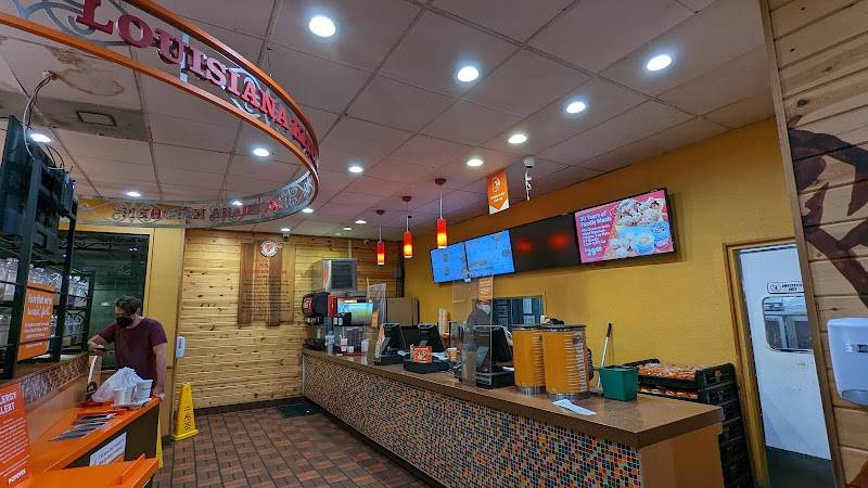 Popeyes Louisiana Kitchen restaurant in Los Angeles - photo 4