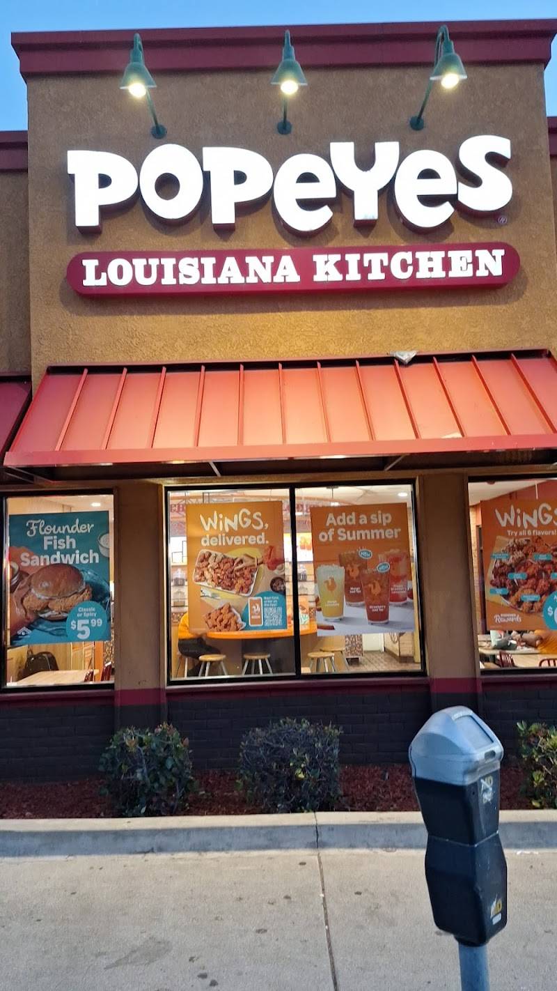 Popeyes Louisiana Kitchen restaurant in Los Angeles - photo 5