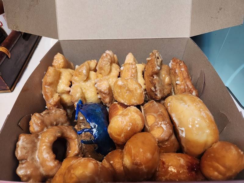 Young Donuts by Rise'n Shine Donuts and More restaurant in Tucson - photo 2