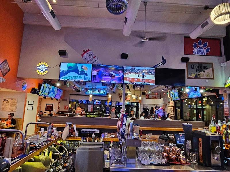 Hooters restaurant in Tucson - photo 4