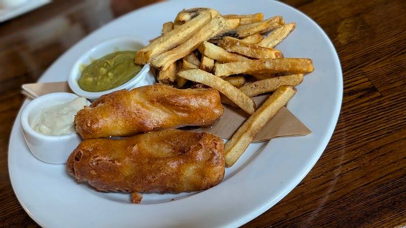 The Cat & Fiddle Pub & Restaurant restaurant in West Hollywood - photo 3