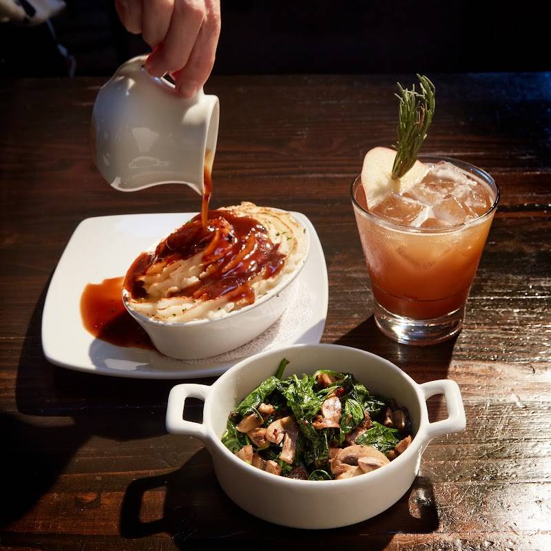 The Cat & Fiddle Pub & Restaurant restaurant in West Hollywood - photo 5