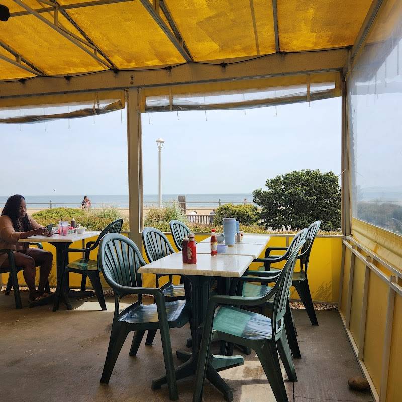 Katie's 33rd Street Cafe restaurant in Virginia Beach - photo 3