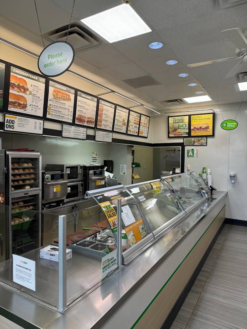 Subway Sandwiches and Catering restaurant in Santa Monica - photo 4