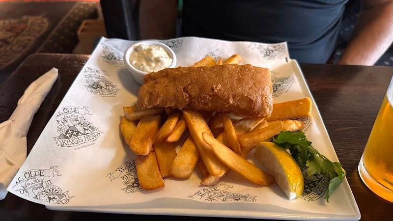 Ye Olde King's Head restaurant in Santa Monica - photo 4