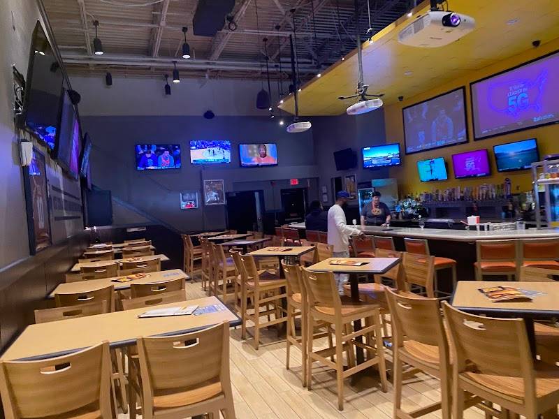 Buffalo Wild Wings restaurant in Houston - photo 3