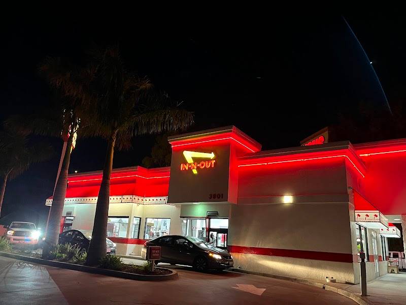 In-N-Out Burger restaurant in Redondo Beach - photo 5
