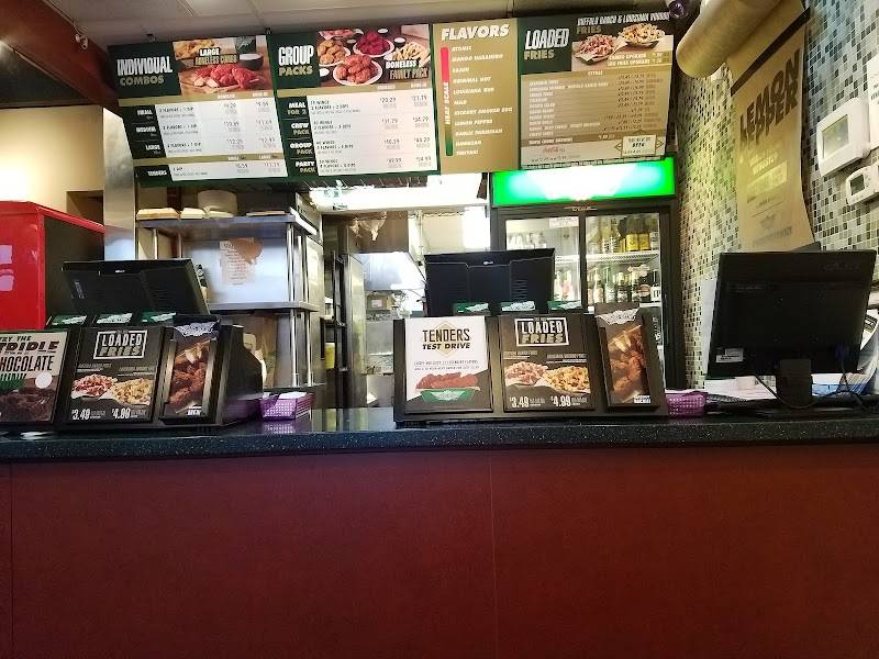 Wingstop restaurant in Lawndale - photo 3