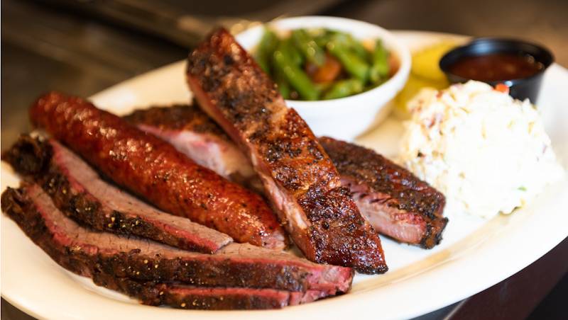 B&B Smokehouse restaurant in San Antonio - photo 2