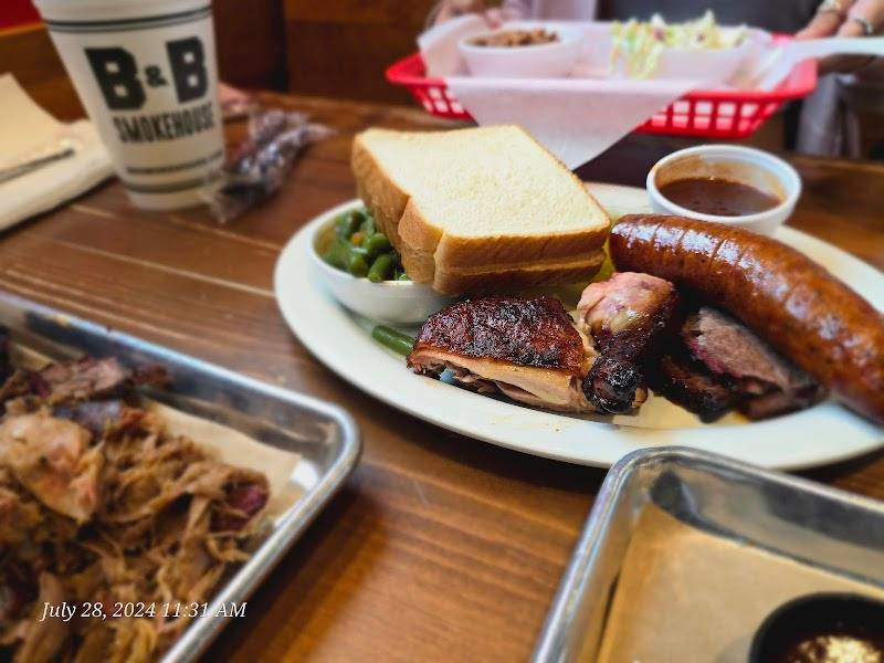 B&B Smokehouse restaurant in San Antonio - photo 4