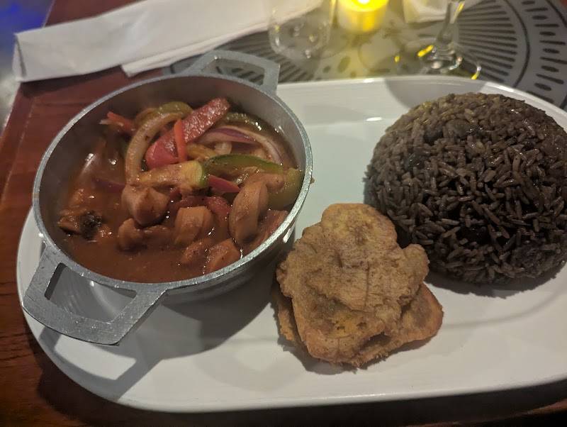 First Republic Lounge & Restaurant restaurant in Elizabeth - photo 4