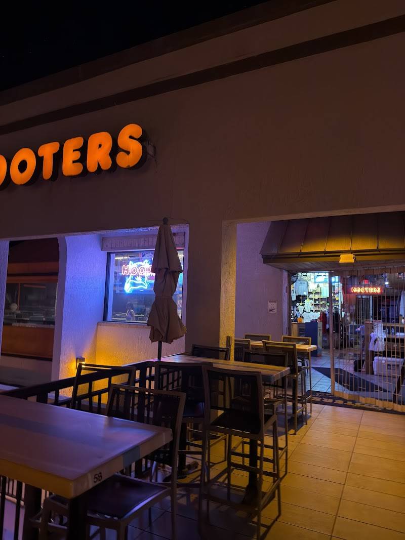 Hooters restaurant in Fort Lauderdale - photo 5