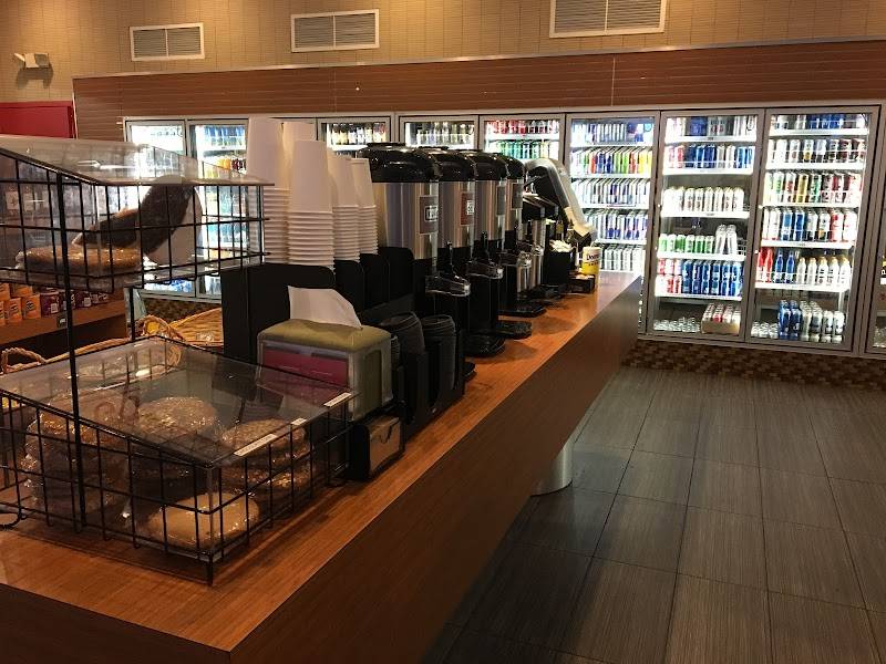 The Market Deli & Liquor restaurant in Fort Lauderdale - photo 5