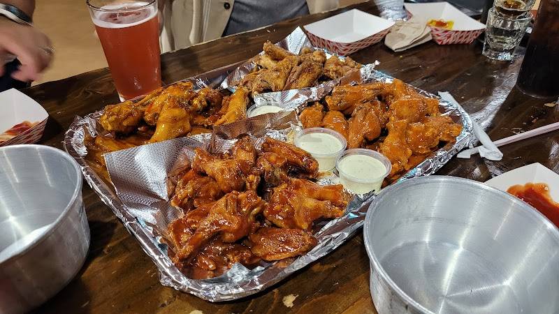 Wings y Mas restaurant in Tucson - photo 3