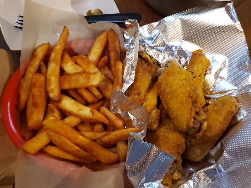 Wings y Mas restaurant in Tucson - photo 5