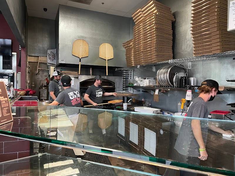 Flippin' Pizza restaurant in San Diego - photo 3