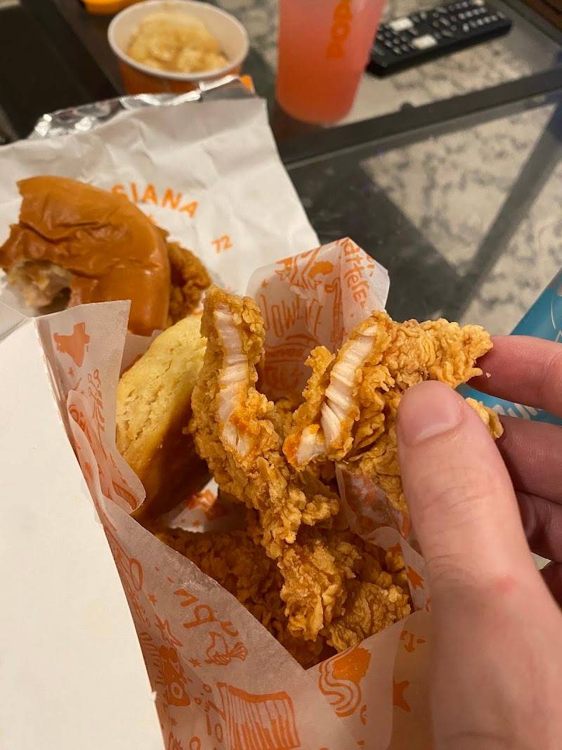 Popeyes Louisiana Kitchen restaurant in Portland - photo 5