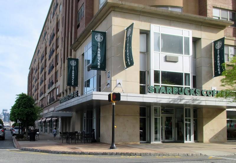 Starbucks restaurant in West New York - photo 3