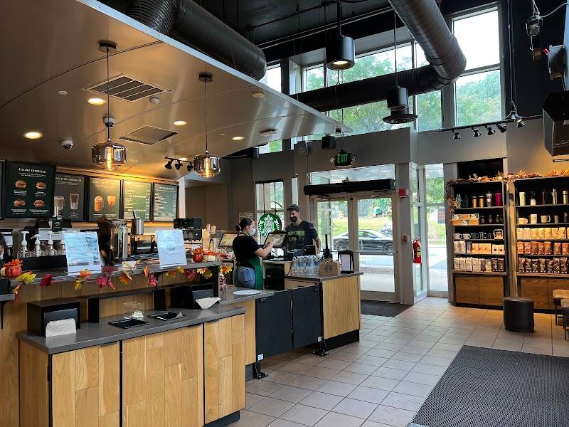 Starbucks restaurant in West New York - photo 4