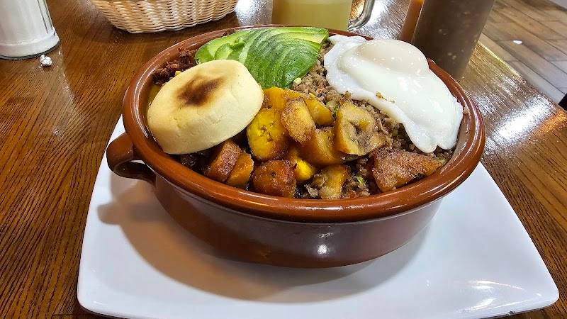 Noches De Colombia restaurant in Union City - photo 2
