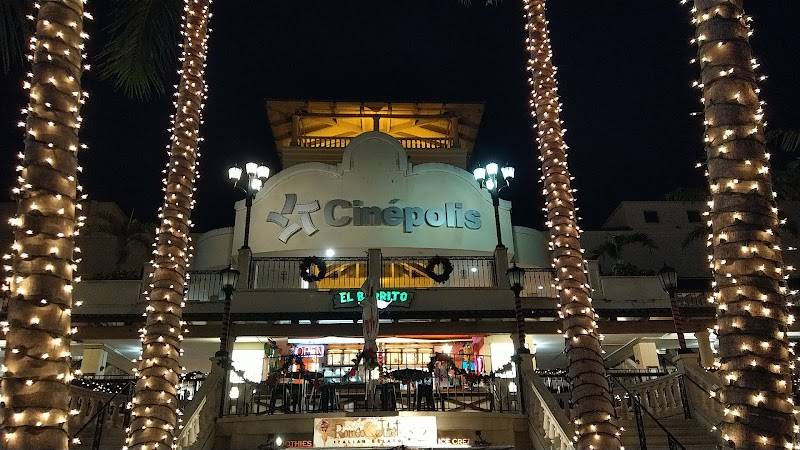 Cinépolis Luxury Cinemas Coconut Grove restaurant in Miami - photo 4