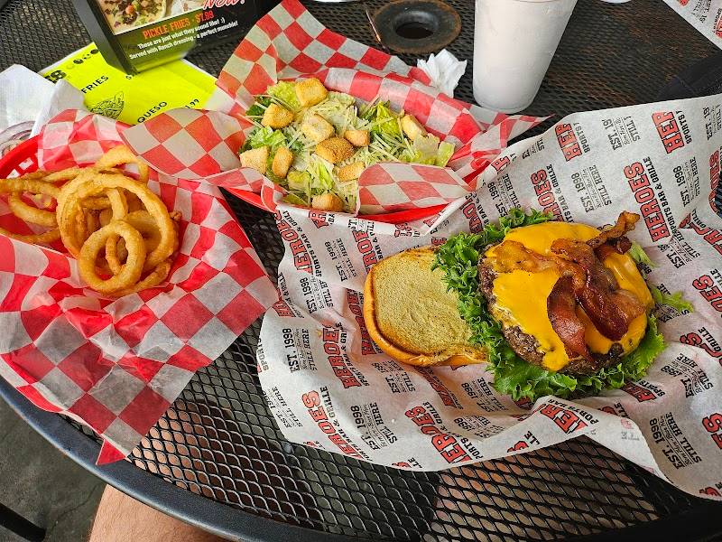 Heroes Sports Bar & Grille- Downtown restaurant in Mobile - photo 4