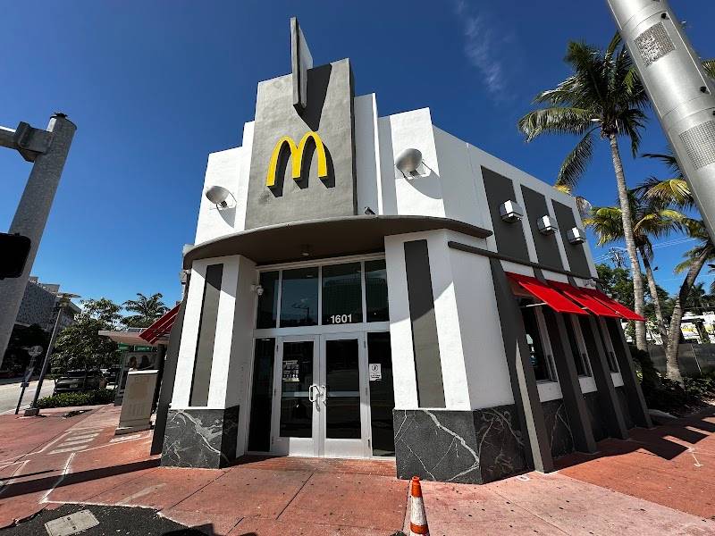 McDonald's restaurant in Miami Beach - photo 4