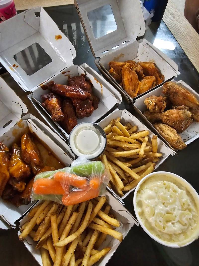 Buffalo Wild Wings restaurant in Stockton - photo 3