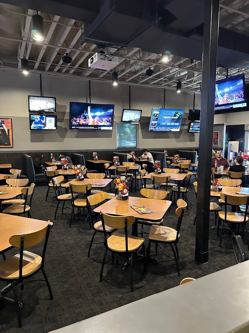 Buffalo Wild Wings restaurant in Stockton - photo 4