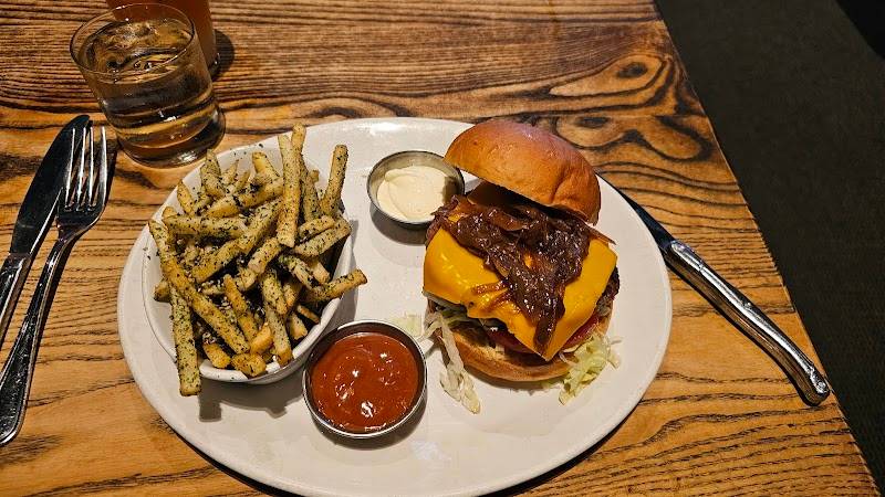 Market Tavern restaurant in Stockton - photo 4