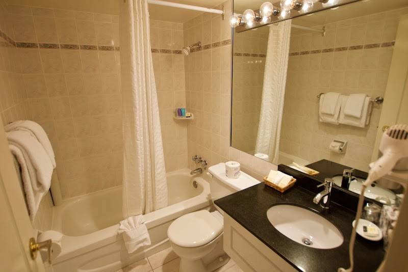 Century Plaza Hotel restaurant in Vancouver - photo 4