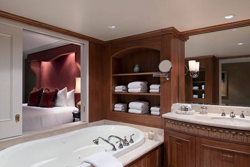 Wedgewood Hotel & Spa restaurant in Vancouver - photo 3