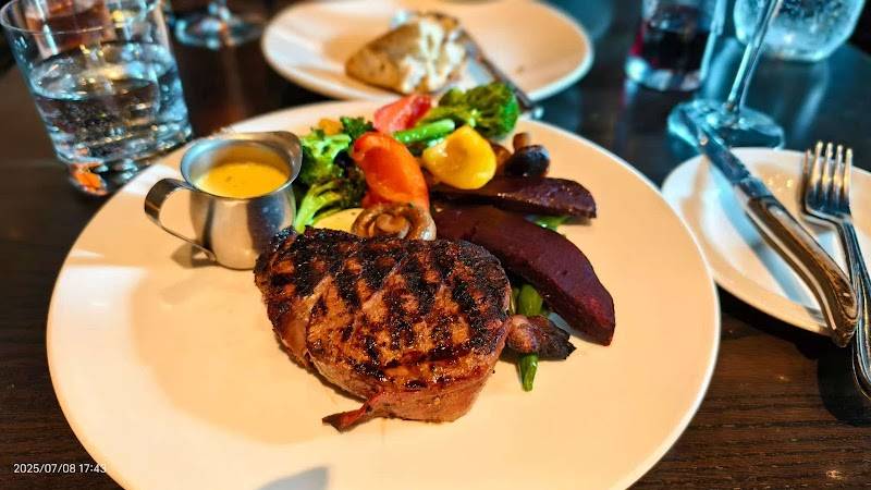 The Keg Steakhouse + Bar - York Street restaurant in Toronto - photo 4