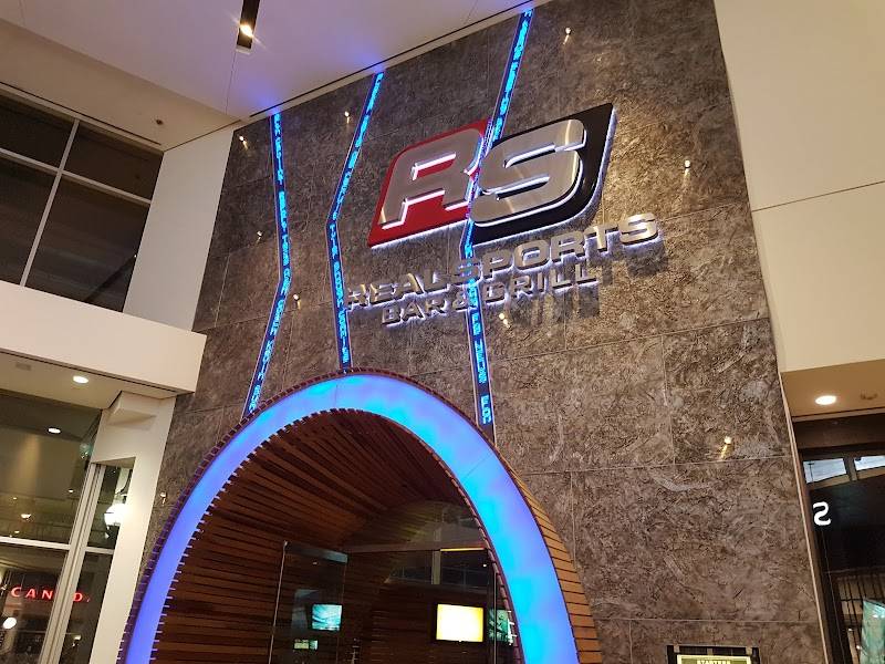 Real Sports restaurant in Toronto - photo 4