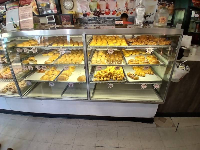 Rainbow Donuts restaurant in Phoenix - photo 3
