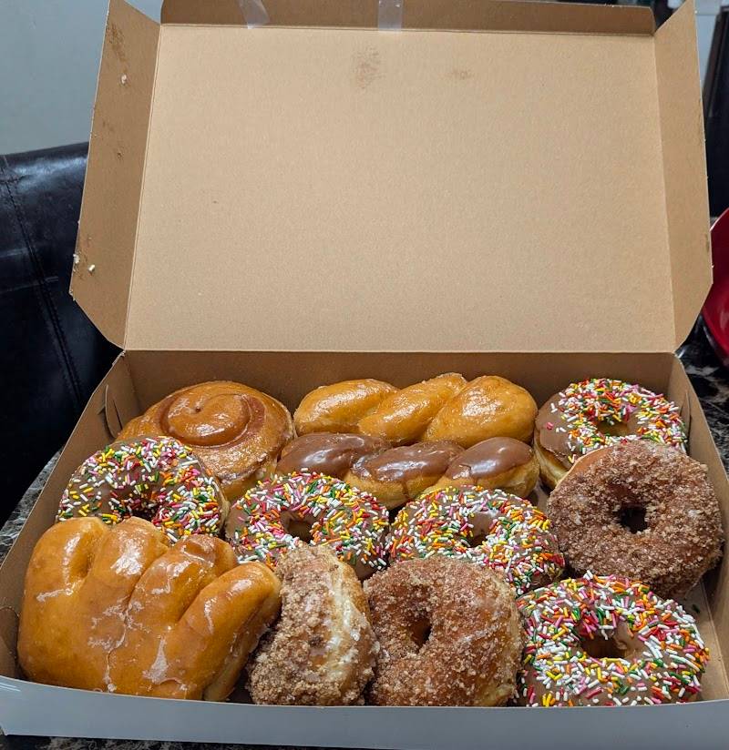 Rainbow Donuts restaurant in Phoenix - photo 4