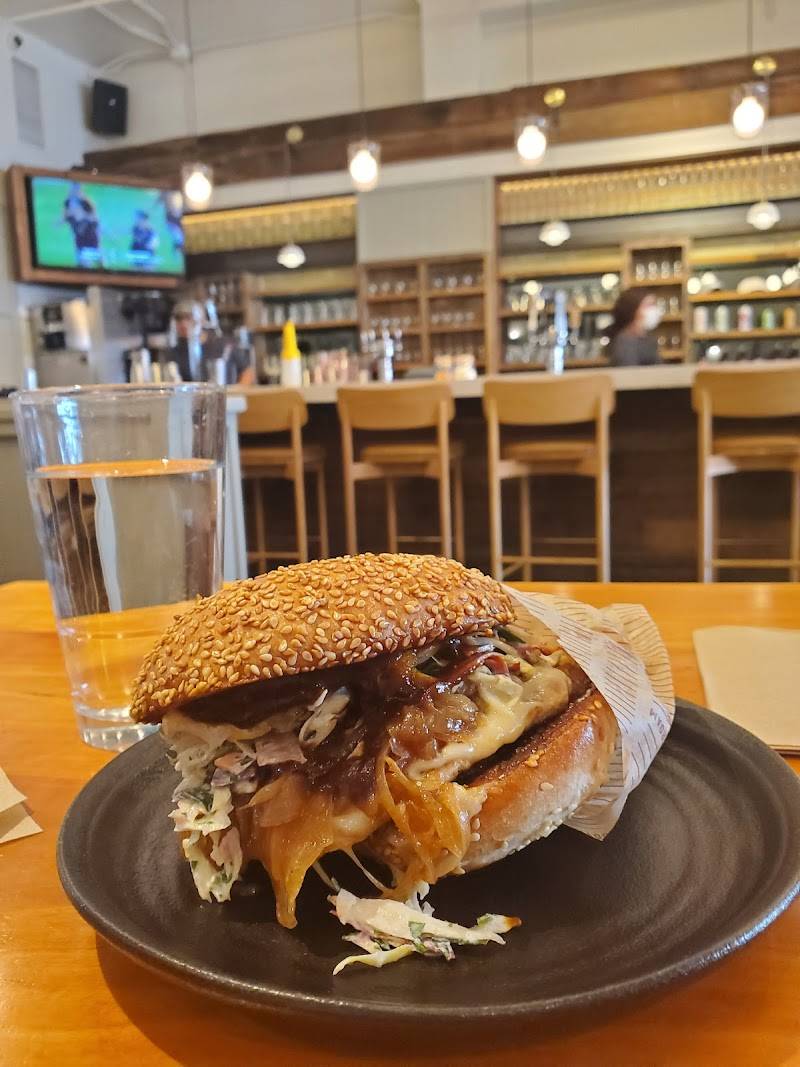 Roam Artisan Burgers restaurant in San Francisco - photo 4
