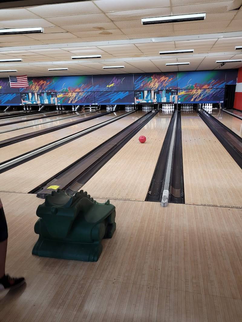 Bowlero Thousand Oaks restaurant in San Antonio - photo 2